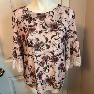 Like new Storybuk semi sheer floral 3/4 sleeve shirt